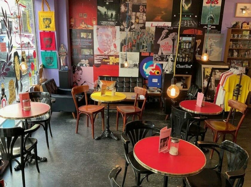 Plateau de table bistrot LOVE rouge cerclé laiton D60CM – Image 3