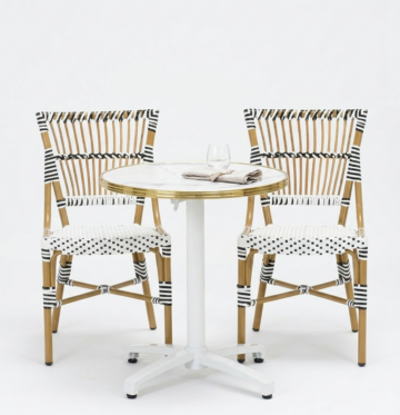 ensemble terrasse restaurant CHR table calacatta 60 cm 2 chaises rotin torino