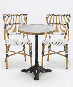 Ensemble terrasse restaurant professionnel avec table ronde Calacatta 60 cm et 2 chaises rotin Torino