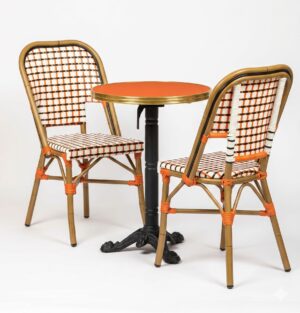 Ensemble terrasse bistrot professionnel avec table ronde orange 60 cm et 2 chaises rotin noir orange Amsterdam