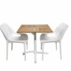 Ensemble terrasse bistrot professionnel avec table en bois d’iroko et chaises blanches empilables