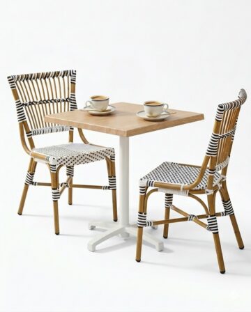 ensemble terrasse 70x70 restaurant avec table chêne et chaises torino rotin extérieur