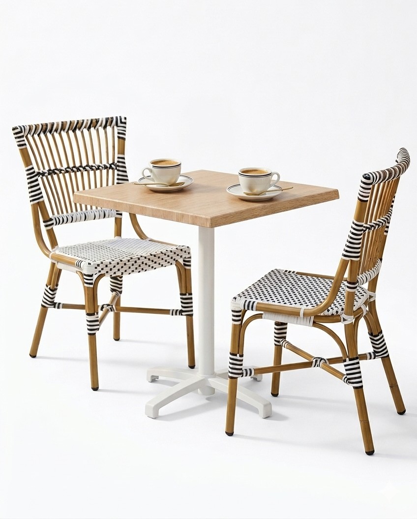 ensemble terrasse 70x70 restaurant avec table chêne et chaises torino rotin extérieur