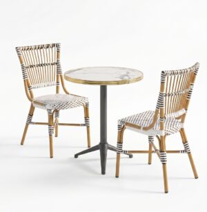 Ensemble bistrot terrasse professionnel MONCEAU avec table ronde Ø60 cm plateau marbre Calacatta, pied pliant aluminium et deux chaises rotin noir et blanc